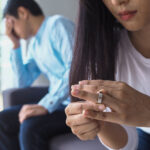 Couples have a relationship problem after quarreling, offended. The wife took the wedding ring and decided to quit and divorce.